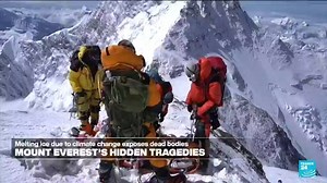 🏔️ On Mount #Everest's "death zone", thinning #snow revealed the bodies of hundreds of hopefuls who came to conquer the world's tallest #mountain but never made it home. A team is scaling the peak as part of a cleanup campaign to rescue the bodies and pick up #trash ⤵️ | FRANCE 24 English
