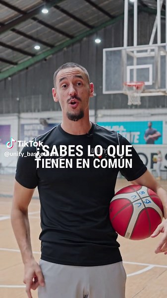 🏀Manejo de balón - Nivel principiante ➡️ Quieres mejorar tu manejo de balón? Empieza con este drill muy básico, haz varias series todos los días por 15 minutos. 1️⃣ 45 segundos a máxima intensidad cada movimiento y 15 segundos de descanso entre cada serie 2️⃣ Repite los diferentes movimientos hasta cumplir con 15 minutos ‼️Recuerda que picar de forma estática te ayuda a mejorar tu control de balón pero también debes entrenar piques en movimiento en situación de juego