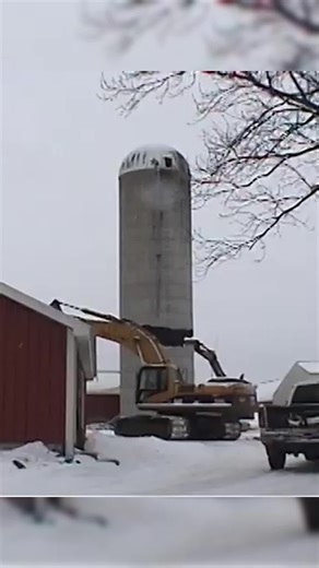 Excavator demolition #demolition #demolitionmoment #structuredown #usa