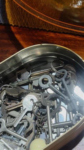 Be honest - how many of your Woolies Christmas tins are now filled with everything but biscuits? 😉 We’ve seen them hold buttons, recipes, even spare keys, and we love that our tins live on long after the festive treats have disappeared. Three lucky Woolies followers will win a R3 000 gift card. To enter, comment below telling us what you keep in your old Woolies biscuit tin and you could win! 📌Ts&Cs apply - You must be following Woolworths on Facebook. - One entry per person - Three winners wi