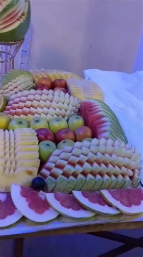 😱😱 DU JAMAIS VU : votre traiteur de rêve a prix cadeau ! Chez Service traiteur la MISSION A partir de 200 personnes ✅ avec seulement 5 500 FCFA / personne profitez d'un menu complet et raffiné. Vous avez droit: 🍴 3 entrées 🍗 5 plats chaud de votre choix 🍡 1 grillade au choix 🥟5 accompagnement au choix 🍰 1dessert de votre choix 🐖 un méchoui de votre choix 🐠 une grosse de poisson braisé de vôtre choix 🎁ATTENTION Et pour chaque réservation, nous vous gâtons avec des BONUS EXCLUSIFS qui fo