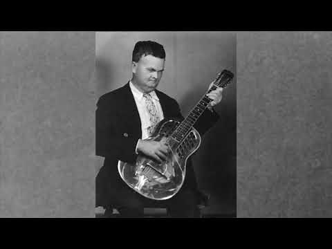 Riley Puckett - Waiting For A Train (1929)