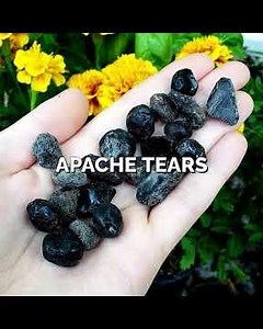 12 CRYSTALS AND GEMSTONES TO LEAVE AT A GRAVE