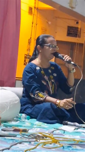 Mausam Hai Aashiqana | Movie: Pakeezah(1972) | Meena Kumari & Raaj Kumar & Ashok Kumar | Singer: Lata Mangeshkar | Music Director: Ghulam Mohammad | Lyrics: Kamal Amrohi | Artist: Bina Shukla Listen that song was name is Mausam Hai Aashiqana Ae Dil Kahin Se That was Written By Kamal Amrohi and that was Sang by Lata Mangeshkar and music by Ghulam Mohammad and From Movie Pakeezah(1972). #facebook #facebookreel #instagram #insta #facebookreelsviral #facebookviral #trending #binashukla #newmusic #mu