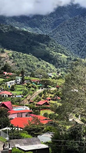 Explora el Lago Calima en el Valle del Cauca