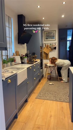 Donatella 🇦🇱 | London 🌿 | Let’s just say this weekend is the first time I felt the full effects of what it’s like to have three kids 🥹✨ #soloparenting #mumofthree | Instagram