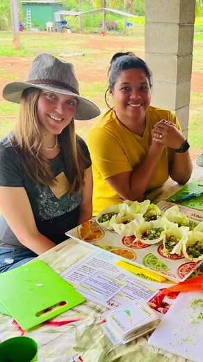 12 educators from Oʻahu schools and organizations had an incredible 3-day experience at the Kōkua Learning Farm for the ʻĀINA In Schools Curriculum Training for Educators! 🌱 Day 1 focused on the ʻĀINA Nutrition Curriculum, diving into the ʻĀINA Food Guide and the importance of “Close to the Source” foods. We even got hands-on, preparing healthy snacks for each lesson. 🌏 Day 2, we immersed ourselves in garden basics, learning about planting, harvesting, seed saving, and food safety. We explored