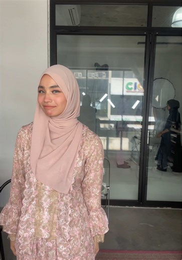 Baju Raya Berwarna-Warni di Bulan Bintang