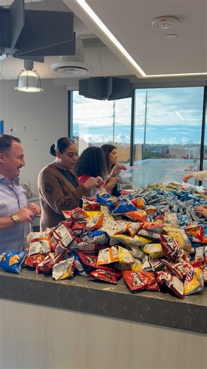 Thank you so much to Waxie Sanitary Supply, Sandstrand Services, and Cushman &Wakefield for sponsoring and assembling a whopping 1,000 snack bags for San Diego’s Ronald McDonald House! Your generosity makes the season a little brighter for families with hospitalized children. . . . #seasonofgiving #keepingfamiliesclose #rmhc #rmhcsandiego #ronaldmcdonaldhousecharities #snackbags #corporategiving | Ronald McDonald House Charities of San Diego