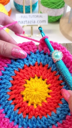 Smooth Crochet Circles - using an invisible join on the final round of your work instead of a slip stitch creates a nice seamless edging! ##reels #howto #crochet #sewing #diycrafts #tipsandtricks #knitting #makersgonnamake | Naztazia