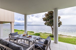 Seaview Splendour, 2/163 Soldiers Point Rd - waterfront stunning unit - Nelson Bay Accommodation