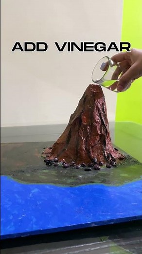DIY Volcano Eruption Experiment 🌋 | Baking soda/Vinegar Science Experiment