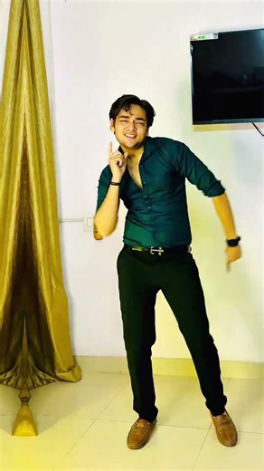 Tu qatil tera dil qatil ♥️🕺 #bollywooddance #bollywoodsongs #dance #bollywood Anurag Shukla Reels