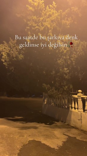 Kesfet: Bu Saatde Şarkı Dinlemenin Anlamı