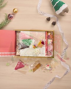 19 reactions | What’s delicious, fun, and perfect for the whole family? 樂 Our DIY Gingerbread House, of course! This festive season, make family gatherings sweeter with your very own Gingerbread House. Our kit has everything you need to decorate your cookies. Think chocolate pipings, marshmallows and sprinkles! Get your creative juices running and have fun! Shop now via www.breadtalk.com.sg/shop #BreadTalk #BreadTalkSG #RockinIntoChristmas | BreadTalk® Singapore | Facebook