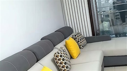 这款N025沙发采用高弹海绵填充，坐感柔软且持久回弹，久坐不塌陷。客厅招待客人或午后小憩，都能享受舒适支撑，家人点赞的品质之选。