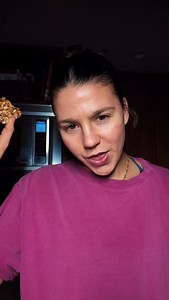 Allow me to introduce…KICKASS Low-Fat Granola. All the KICKASS Recipes are in the ebook in my bio. 🔥 Leave a comment if you like how I add the recipes bellow. I don’t want to ever withhold the beauty of KA Recipes from you but we have to keep the algorithm moving! Comment below, KICKING ASS depends on it! KICKASS: Pre/Post/Recovery (15 servings) Macros (per serving): protein 7g | fat 4g | carbs 15g | calories 131 ingredients: • 2 bananas • 3 cups oats • 3 scoops vanilla protein powder (≈1 cup) 