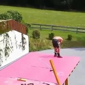 Comprometimento Musical: O operário pregando no mesmo ritmo da música pra não incomodar a orquestra 🎶 Artes Depressão | Artes Depressão