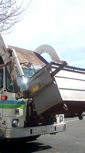 autocar acx heil front loader #11555 on friday cardboard dumpster route
