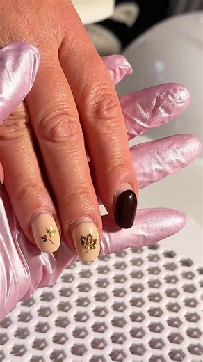 Wie süß sie am Ende schaut😍🥹 Wollt ihr ein Tutorial zum Krallennagel? #nails #nägel #nailsnailsnails #naildesign | Debby Nailartist