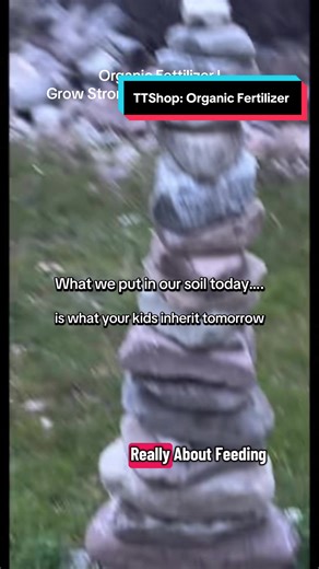 Organic fertilizer isn’t chemicals. It’s natural nutrients living microbes that rebuild your soil instead of stripping it. Simple swap. Stronger plants. Healthier ground. #organicfarming #gardeningtips #sustainableliving #composthacks #creatorsearchinsights