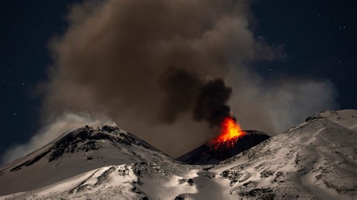 Feuer trifft Schnee: Spektakuläre Bilder vom brodelnden Ätna in Italien