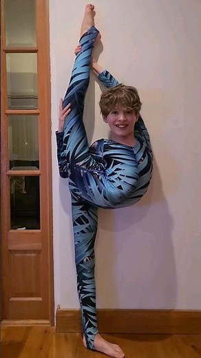 HOW MANY POSES CAN YOU COUNT? #contortion #legflexibility #contortionist