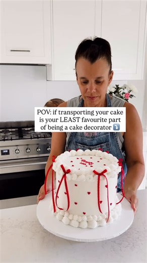 Yvette- Learn Ganache, Stacking & Cake Decorating on Instagram: "It doesn’t have to be like this 😳 I learnt early on in my cake career to follow a process that meant every cake I transported made it to the venue in perfect condition (spoiler alert- I learnt the hard way so you don’t have to!) Knowing when to stack your cake at home versus at the venue is key. Comment SETUP and I’ll send it you. #enchantedcakesbyyvette #caketutorial #cakeinstructor #tutorial #caketransport #cakedelivery"
