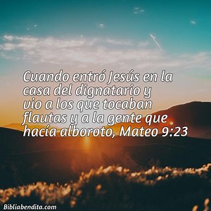 Explicación Mateo 9:23. 'Cuando entró Jesús en la casa del dignatario y vio a los que tocaban flautas y a la gente que hacía alboroto,' - BibliaBendita