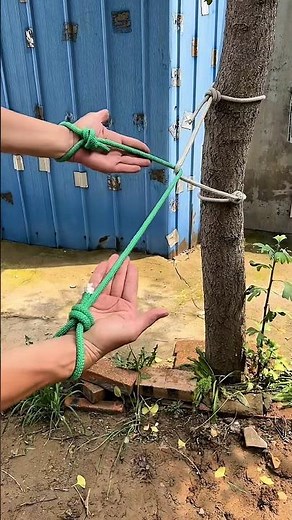 This Ancient Rope Escape Trick Looks Impossible 🤔 #technique #knottying #knot