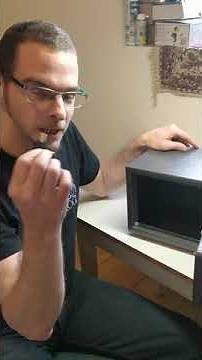 Ouverture d'un "safe" électronique avec la serrure d'urgence.