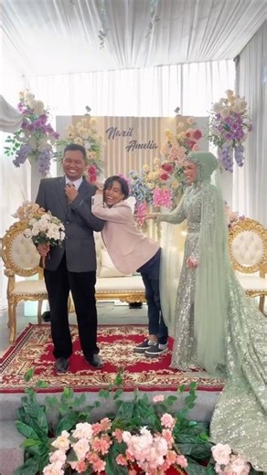 Funny action of wedding photographer. #humor #wedding #prewedding #funny #photography