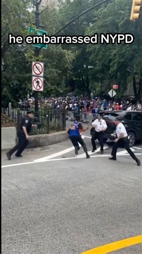 Knicks Fan Embarrassed NYPD 😭