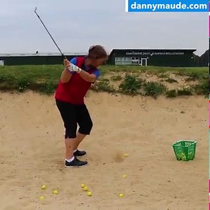 LIVE BUNKER LESSON - Look over Dannys shoulder as he helps a student learn how to get out of bunkers | Danny Maude Golf