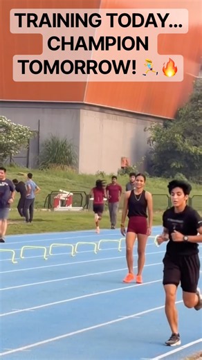 Girls Track Workout🔥Hard Training, Big Dreams 🏃‍♀️💨#shorts #traintogether#comptrain #teamtraining