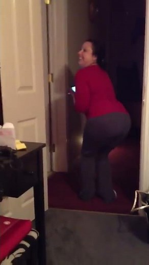 my mom farting!!