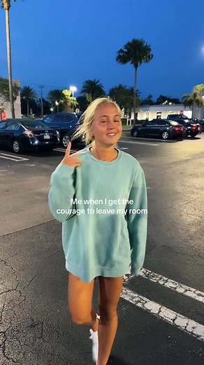 I’m addicted to this dance #yay #xc #crosscountry #marathon #halfmarathon #training #distance #run #Running #runner #runnerthings #Vlog #runvlog #longrun #easyrun #runwithme #athlete #d1 #college #track #trackandfield #gym #workout #longrun #beach #fau #raceday #race | Andi.renay