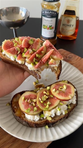Easy to make for breakfast - Figs ricotta cheese sourdough bread