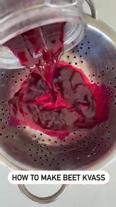 Beets are sooo good for you! 💜 We love this beet kvass recipe from raw food chef, and Food Matters Institute @chesusanteton ⁠This fermented drink is easy to make, amazing for your gut, and delicious. Enjoy! Here's what you need: ⁠ ✔️2-3 organic beets, washed but not peeled ✔️1/4 cup of starter or whey (coconut kefir, liquid from the top of yogurt, etc) ✔️1-inch piece of ginger ✔️Filtered water All you have to do is cut up your beets to the size of a marble, and place them in a canning jar. Add 