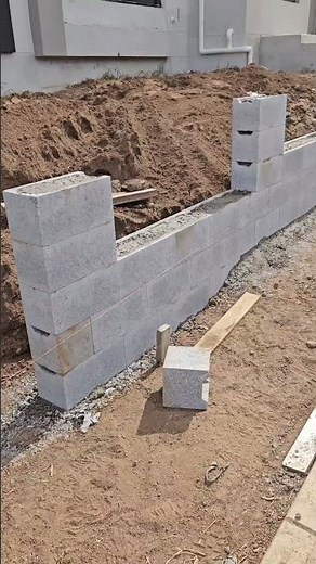 Retaining wall construction, concrete blocks retaining wall, front yard landscaping ideas. #coldwall