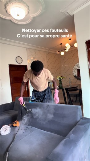 🛋️ Un fauteuil propre, ce n’est pas seulement pour l’esthétique… C’est pour la santé de votre famille. Poussière, bactéries, acariens invisibles… tout ça s’accumule chaque jour. Protégez ceux que vous aimez ❤️ Un nettoyage en profondeur, c’est un investissement pour votre bien-être. 📍 Intervention rapide 📩 Contact en bio #NettoyageProfessionnel #danielclean #FauteuilPropre #abidjan225🇨🇮 #cleantok