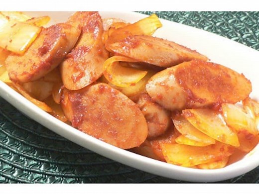 魚肉ソーセージでパパッと一品！カレー粉一振りの簡単ケチャップ炒め [毎日のお助けレシピ] All About