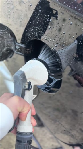 ガソリン高騰対策：水を入れたプリウスの実践