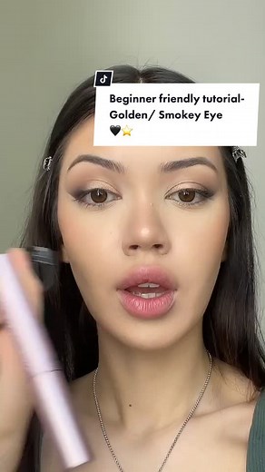 Beginner friendly smokey eye tutorial ⭐️🖤 #smokeyeye #goldeneye #makeuptutorial #beginnerfriendly #makeuptiktok #makeup #fyp ￼