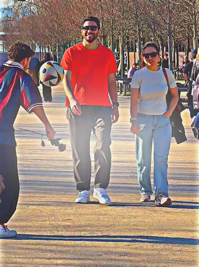 Engaging Social Experiment With a Cute Couple