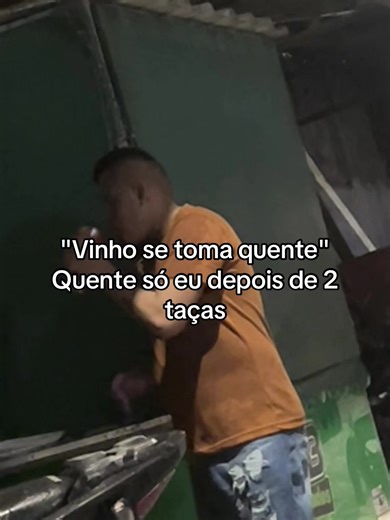 Agressividade Após Vinho: Meme Engraçado