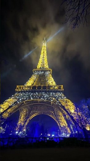 🇫🇷 Eiffel Tower’s Glittering Show: Sparkling & Twinkling in Paris