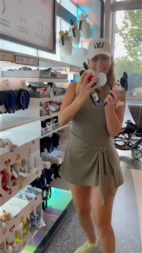 🎅🏼✨ Trying Disney’s Cutest Christmas Ears! | Snowman Edition at EPCOT ❄️ #disney #magicgift