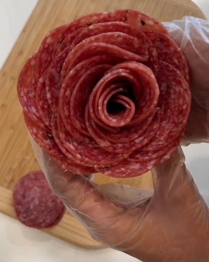 How to fold cold meats for a charcuterie board 🥩🍖 | FOODbible