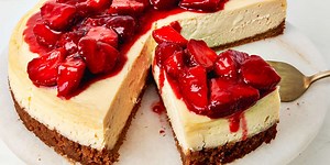 Perfect Cheesecake with Strawberry Topping